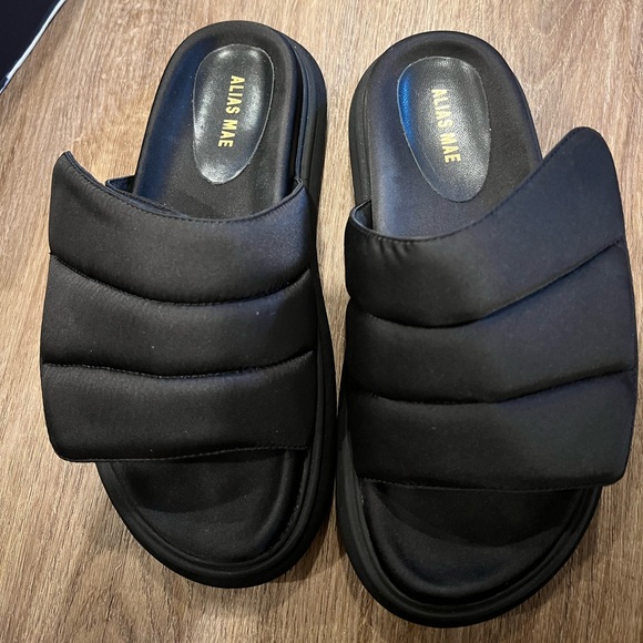 Alias Mae Women’s Clove Black Puffer Quilted Slide Sandals with box - Picture 5 of 12